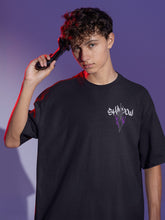 Unisex Relaxed Fit T-Shirt with " solo leving " Print